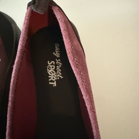 Easy Spirit Women's Maroon Slip-On Shoes - Picture 4 of 7